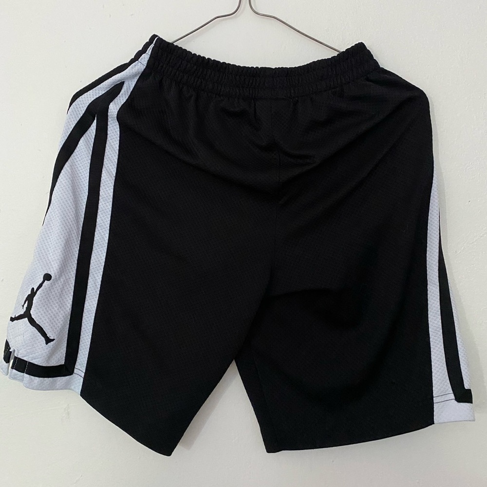 Boys Jordan shorts Medium 10-12
